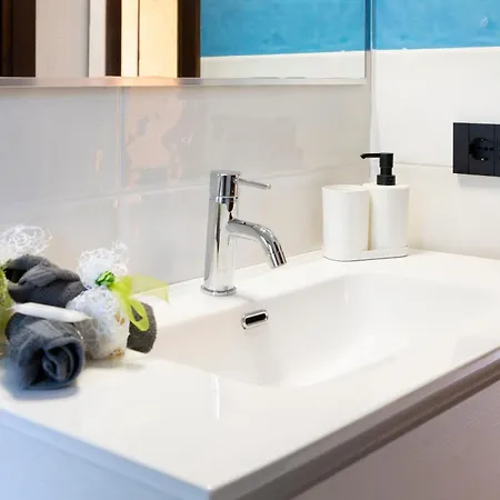 別荘 Relax Vista Mare In Moderna Con Ampio Giardino In コスタ・パラディーゾ