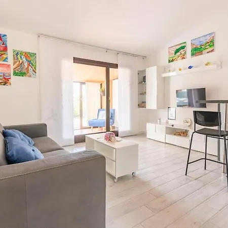 Relax Vista Mare In Moderna Con Ampio Giardino In Holiday home