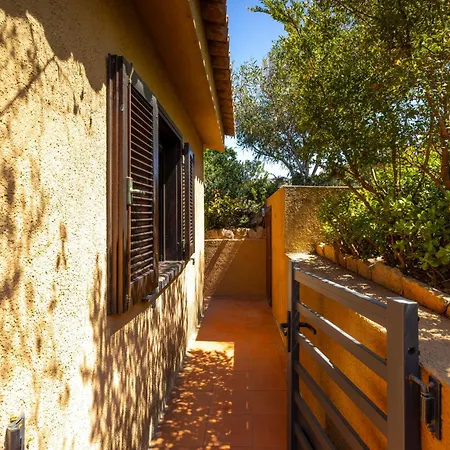 Relax Vista Mare In Moderna Con Ampio Giardino In Holiday home Costa Paradiso